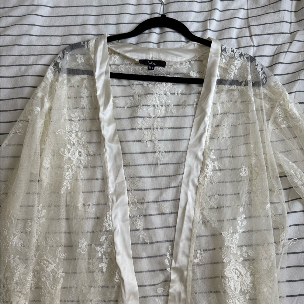 Lulu's Cream Lace Bridal Robe